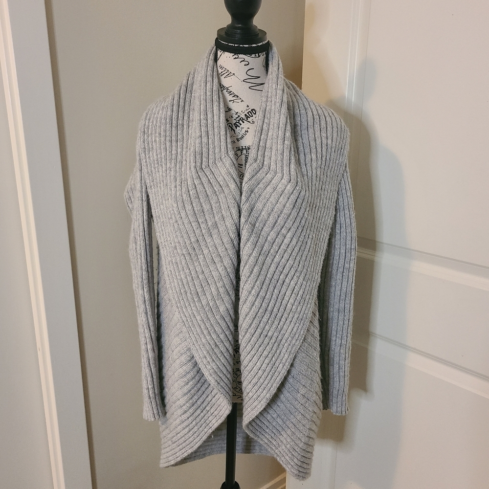 La Llama Alpaca Grey Sweater Size Med Made In Peru